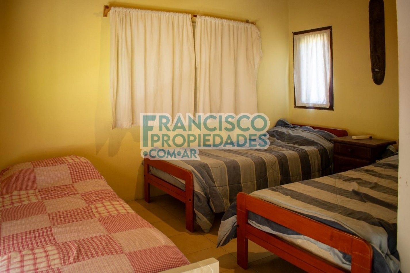 Oportunidad en Mar de las Pampas - 2 casas sobre lote en esquina