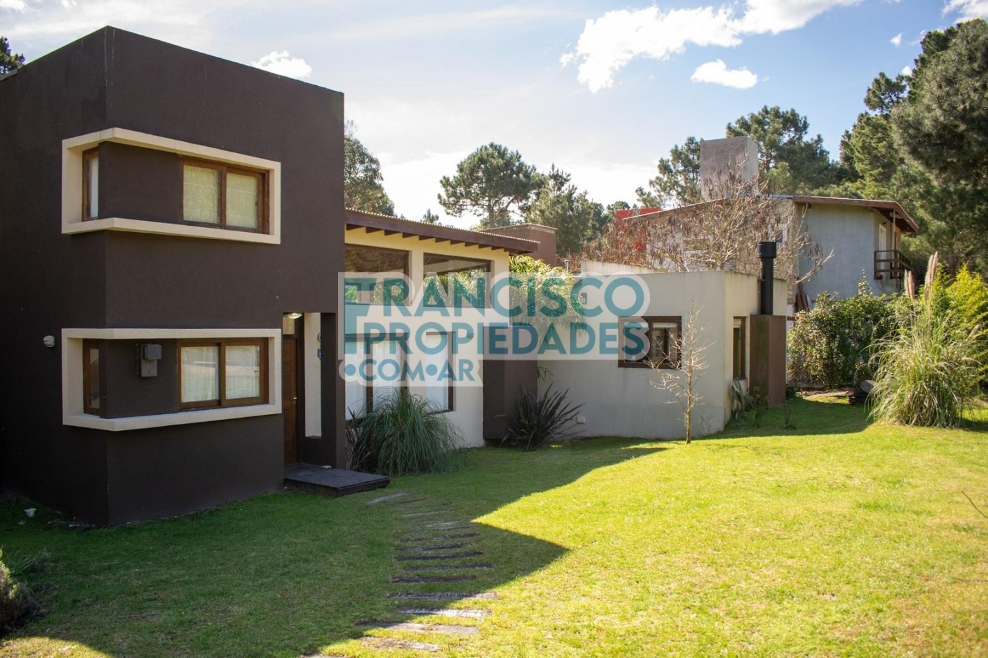 Oportunidad en Mar de las Pampas - 2 casas sobre lote en esquina