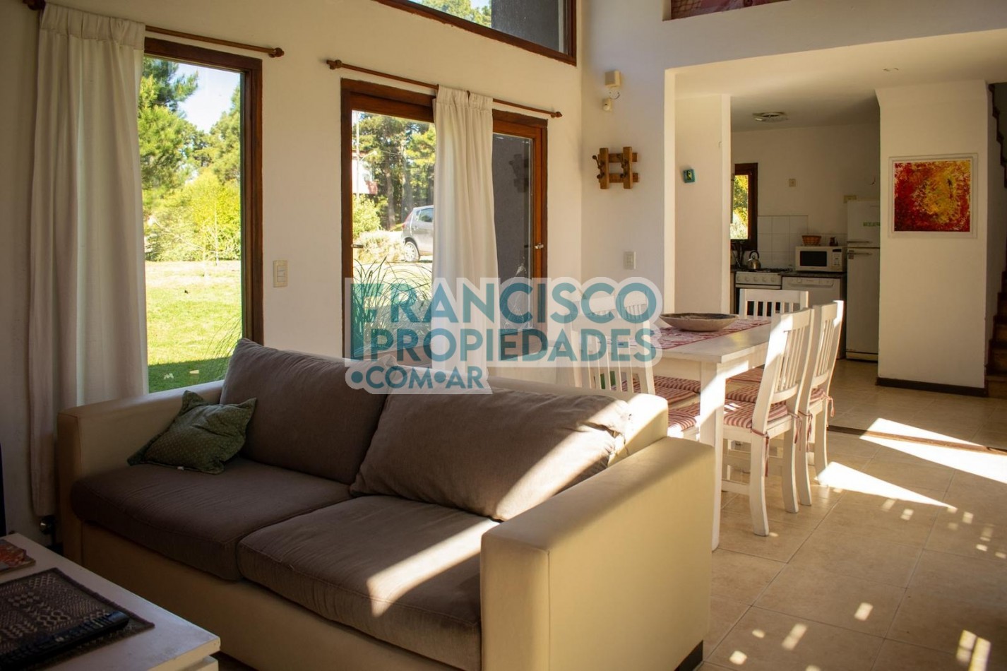 Oportunidad en Mar de las Pampas - 2 casas sobre lote en esquina