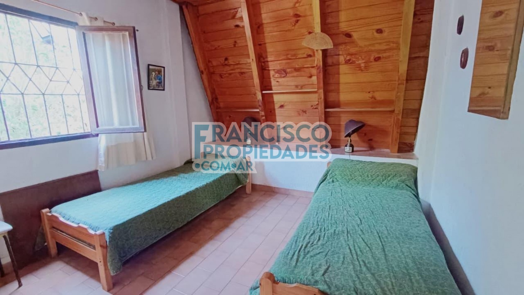 Casa con amplio lote - Zona Sur, Villa Gesell