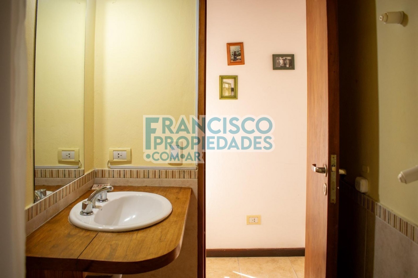 Oportunidad en Mar de las Pampas - 2 casas sobre lote en esquina