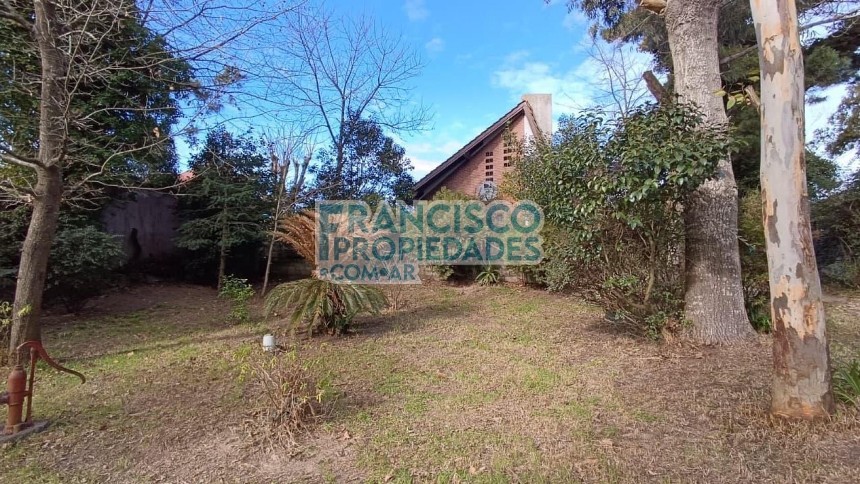 Casa con amplio lote - Zona Sur, Villa Gesell