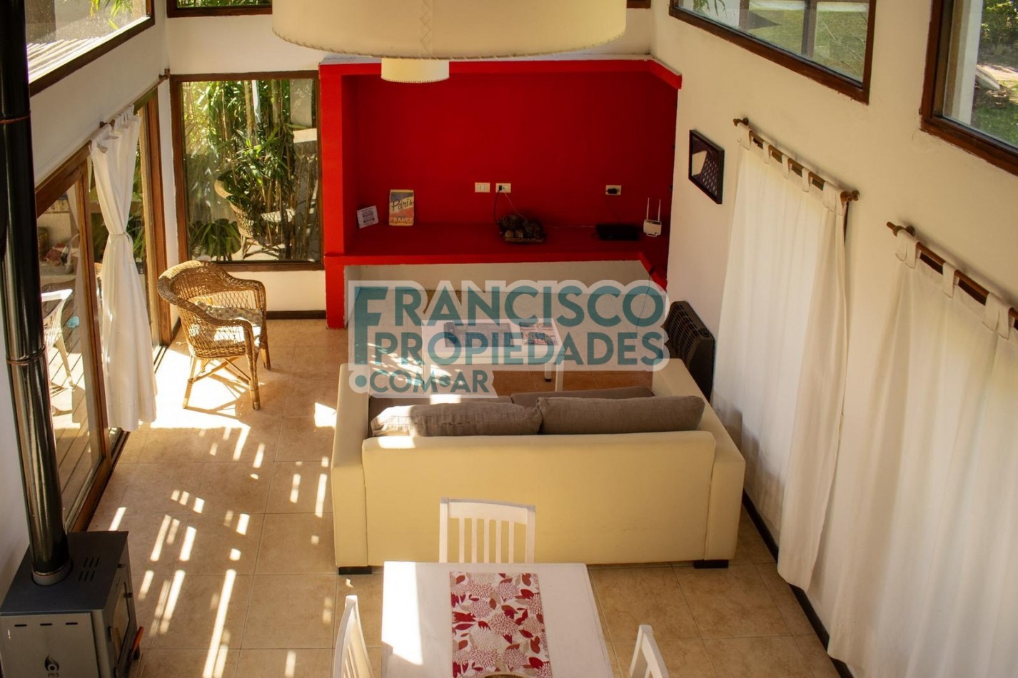 Oportunidad en Mar de las Pampas - 2 casas sobre lote en esquina